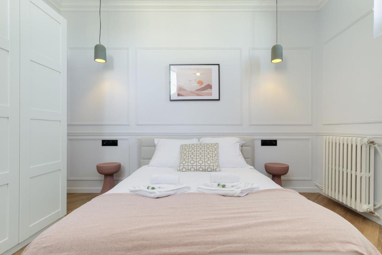 Poetic Stay - Champs Elysees ปารีส ภายนอก รูปภาพ